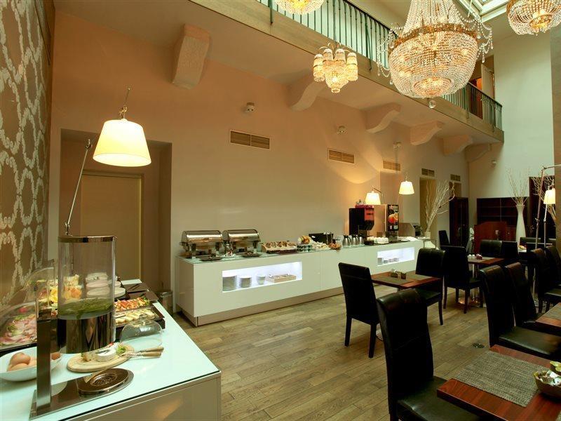 Friday Hotel Прага Екстериор снимка